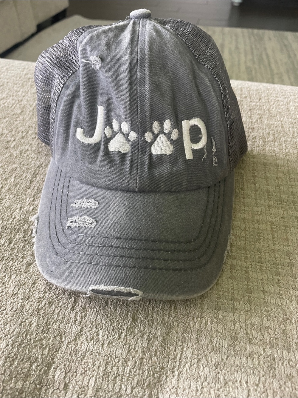 Women’s Gray 'Jeep' Paw-Print Trucker Hat